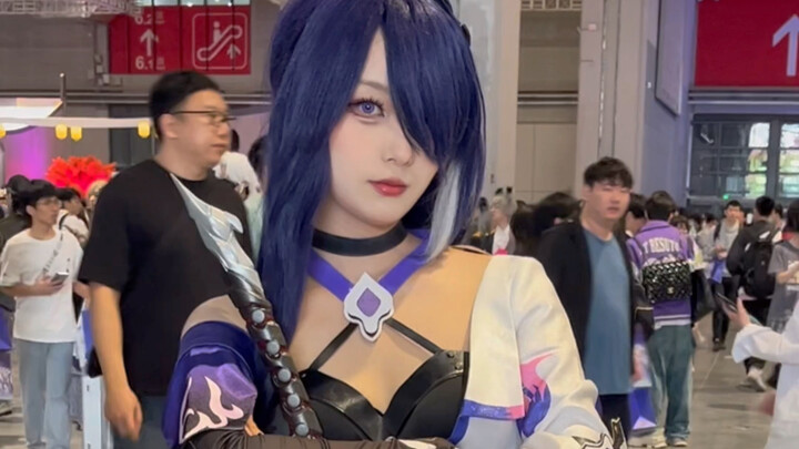 COS黄泉的小心机之只画一半眼妆