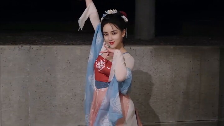 "Brother Yudi, would you like to stay in the Kingdom of Women?" [Buying Wine]