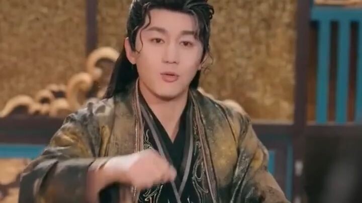 มหาเศรษฐีกลายเป็นราชาหุ่นเชิด โดยใช้ระบบข้าราชการฉ้อโกง