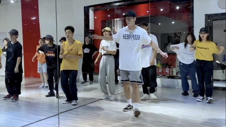 [ห้องซ้อมเต้น 40] วิดีโอซ้อมที่คุณต้องการอยู่ที่นี่แล้ว! ครูแทนจะสอนวิธีซ้อมสเต็ปของคุณ