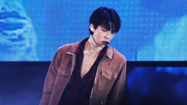 【أوه سي هون】 ادخلوا جميعًا لتروا هذا الوسيم وهو يرقص!! عندما نظر مباشرة إلى الكاميرا، كدت أموت TT