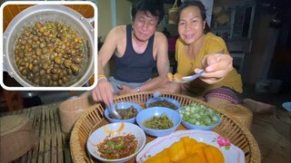 แกงเห็ดเผาะใส่ยอดผักติ้วแกล้มส่มผักเสี่ยนกับแจ่ว