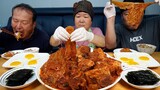 [김치찜] 큼직하게 썬 돼지고기와 묵은지로 가마솥에 푹 끓인 돼지고기 김치찜! (Braised Kimchi with pork) 요리&먹방!! - Mukbang eating show