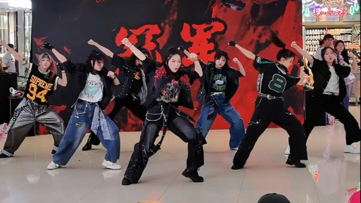 Đáng ghét! Bọn mình đã lừa được nó rồi 😼 Đúng là quá sướng khi “Nhà Vô Địch” này ra oai cơ! 🏆