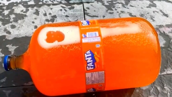 การแข่งขันทุบขวดบนบันไดให้ระเบิด