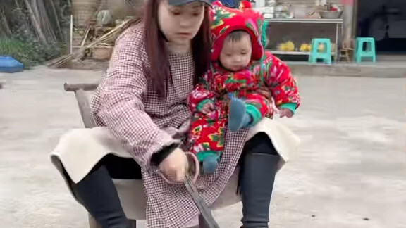 ตอนเด็กๆ พ่อเธอก็เล่นกับฉันแบบนี้แหละ