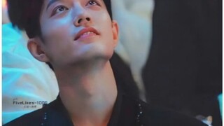 Tôi đã tìm kiếm cảnh Tiêu Chiến xuất hiện. Cuối cùng hôm nay tôi cũng thấy rồi. Anh ấy cao ráo và đẹ