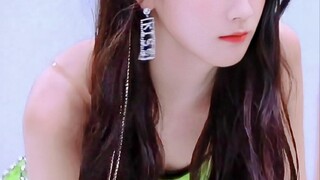 “笑死！这姐不是被爆谈恋爱被踢出YG吗？？？”"幸好没在YG出道......”   一张嘴巴真能扯【赵美延】