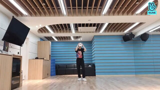 Stray Kids' Hwang Hyunjin's "Play with fire" practice room version