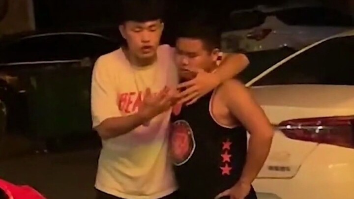 Apakah kamu punya saudara baik seperti ini? Kasih sayang sejati selalu muncul saat jam makan