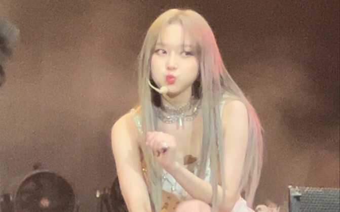 Kim Minit's solo straight-shot fan cam at Coachella Music Festival in winter