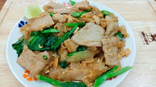 ผัดซีอิ๊วหมู ผัดแห้งๆ หมูนุ่มๆ ไม่เลี่ยนน้ำมัน ผักกรอบสดน่าทาน Pad See Ew