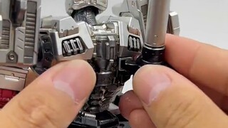 Threezero MDLX Megatron tampan dan memiliki persendian yang rapat