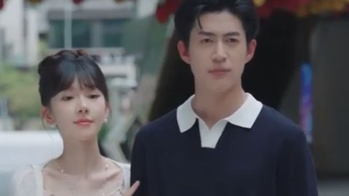 Seorang pria muda mengabdikan lima tahun untuk perusahaan istrinya