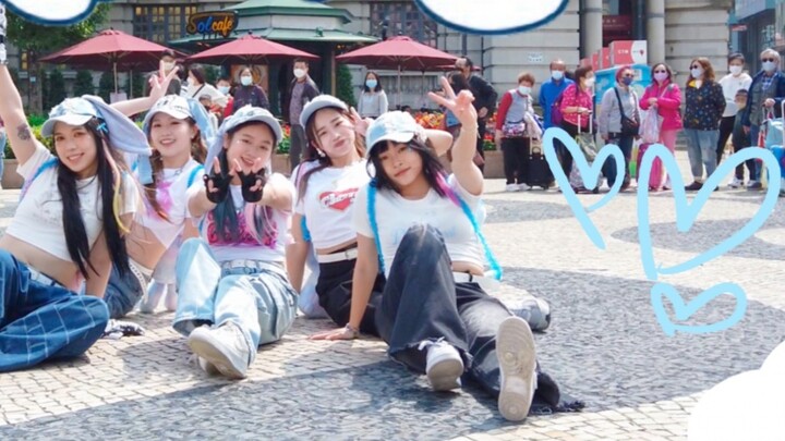 One shot! Crowds watched the highly realistic dance of 'OMG' on Xinma Road, comparable to the stage 