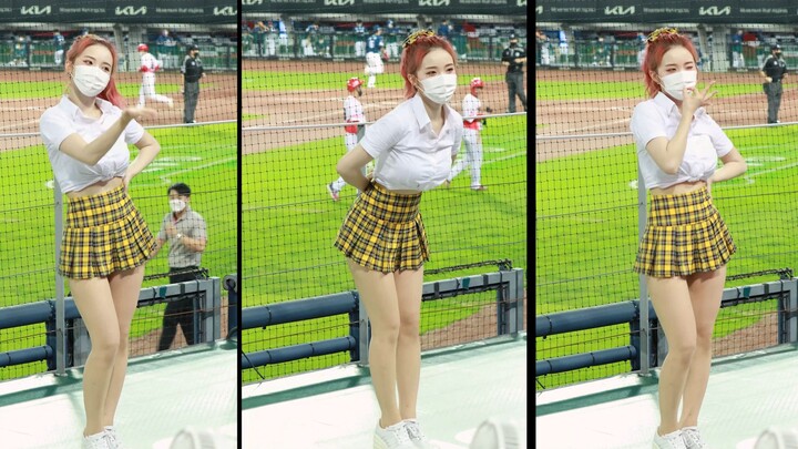 00:00 [4K] Lee Da Hye dengan rambut pirang dan rok kotak-kotak sangat imut!!!