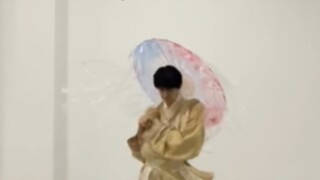 ฉันมาที่ "Easy Dance" พร้อมไวน์หนึ่งขวด