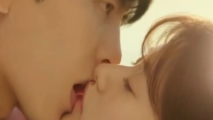 [Remix]Kiss scene in <Because This Is My First Life>