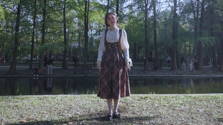 People with an unstable center of gravity should not dance with eyes closed by the river, otherwise.