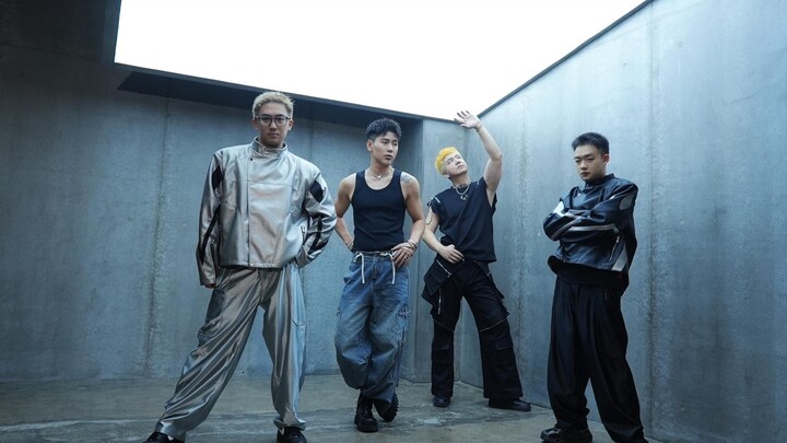 aespa's Whiplash cover dance is so intense? The "Four Little Dads" allegedly used an SM editor