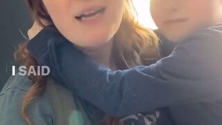 自闭症男孩第一次被同龄人搭讪，妈妈感动到流泪