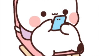 Yi Er wants to eat the green rice dumpling in Peach Cat's hand. Can you snatch it away?