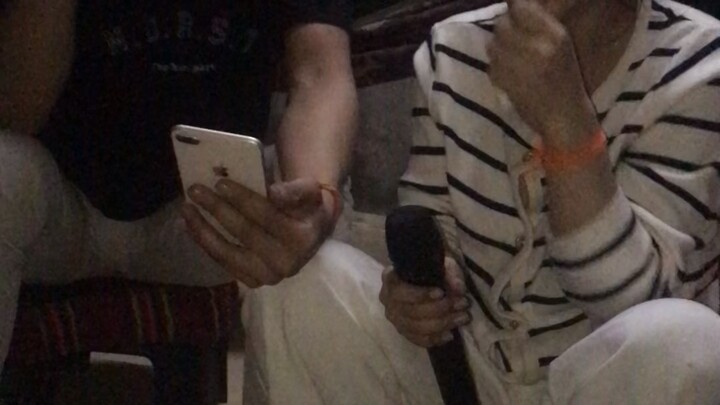 ຮ້ອງເພງມ່ວນຫຼາຍ