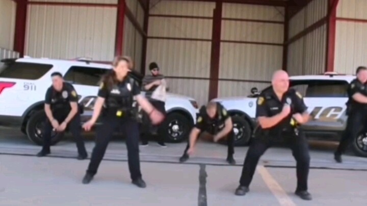 Anak-anak, kami datang, jangan takut!