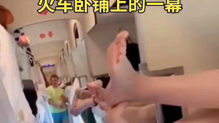 Ada kawasan kuliner di dalam kereta? 😍