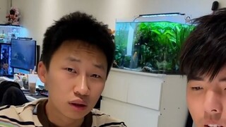 Trò chơi bài trong ký túc xá, giữa chừng xuất hiện cách chơi kỳ diệu đến vậy, tôi không khỏi thốt lê