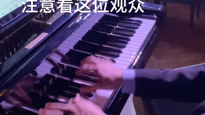 ألعب على البيانو عشوائيًا في حفل جاز مباشر – شوف رد فعل الجمهور وياي!