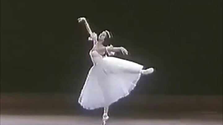 【芭蕾】Nadezhda Pavlova的一段非常干净利落的吉赛尔弹跳
