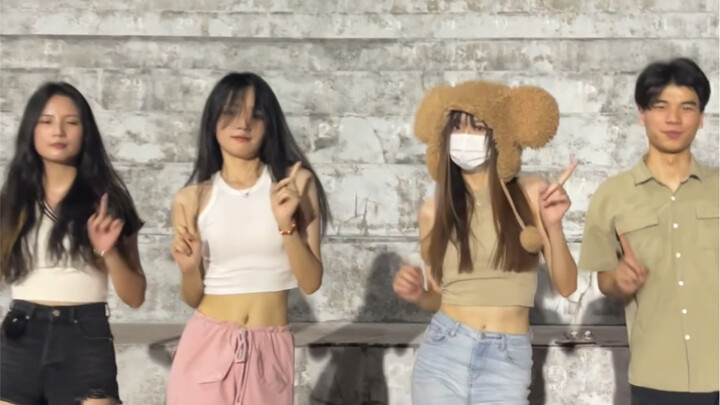 Tendangan Terbang Si Beruang Badut