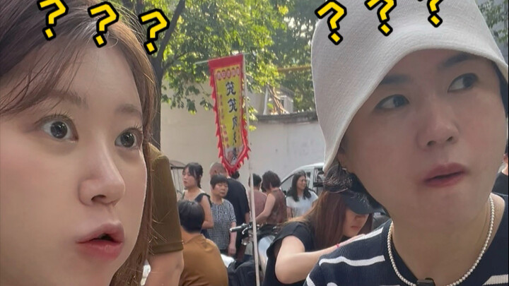 للمرة الأولى أصطحب أمي إلى شيآن لنتذوّق لحم المانتو! حتى أنني صُدمت من نودلز الأرز بالزيت الأحمر!