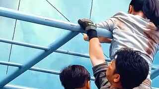 #电影章鲨 Fatherly love is like a mountain, silent but never stops, motherly love is like water, gentle 