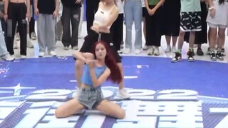 What is it like for Lalisa fans to dance for 14 minutes in Lalisa's special performance?