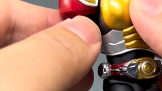 The price difference is so big Kamen Rider Agito Agito Real Bone Sculpture Earth Form Trinity Form S
