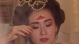 إنها أجمل امرأة في العالم، حتى ملك الموت يتمنى أن تموت بسرعة، أما رجال الدنيا فيفقدون عقولهم بسببها.