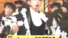 #seventeen 的舞台谢幕方式好特别啊,感觉每个人都在闪闪发光,是谁反复看了八百遍呜呜!#seventeen舞台的谢幕方式好有趣