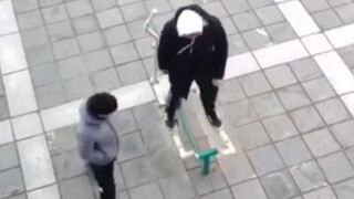 "قبل صدورها، كانت أغنية 'التنين الرابض والعنقاء' لا تزال بمثابة مجاملة."