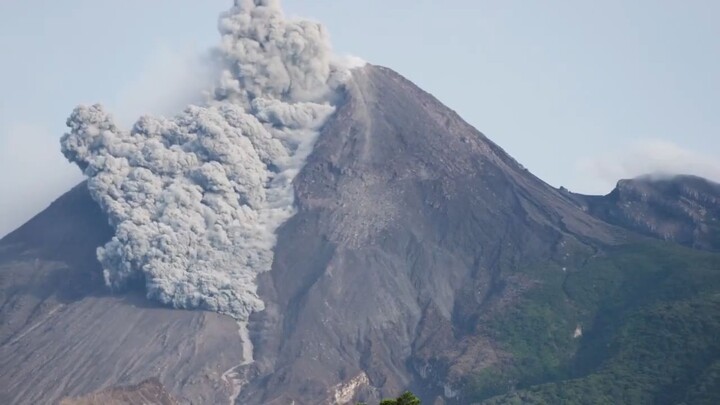 Documentary Short Film - MAHAGURU MERAPI