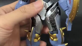Apakah model Cina ini semakin keriting? !