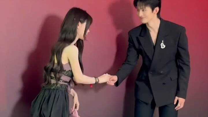 ไม่รู้อะไรเลยเกี่ยวกับความเก่งของพี่สาวเศรษฐินี #ตี๋ลี่เร่อปา #ซ่งเวยหลง #เศรษฐินี
