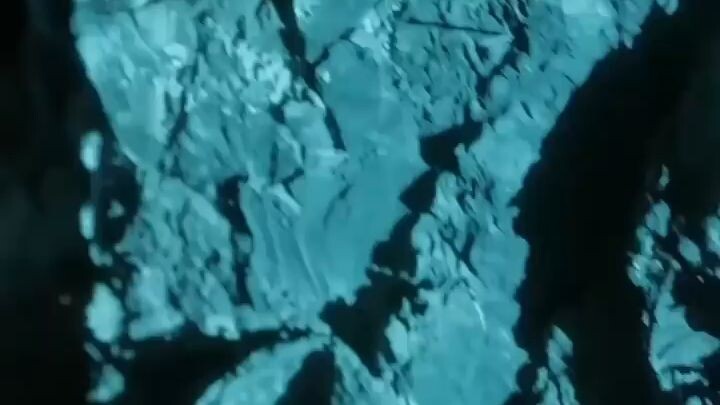 คุณหนูเปิดเผยใบหน้าใต้ผ้าคุม