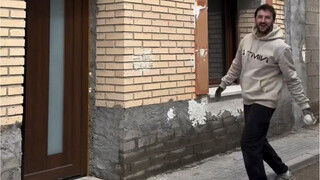 低成本的黄泥墙处理成仿石墙，不看过程你肯定以为是石头墙_