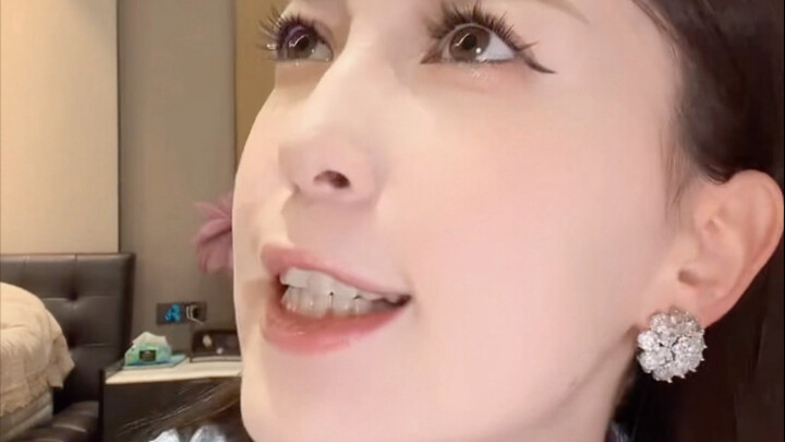 ปี 2025 แสนงดงามขอจบด้วยการจิกกัดคนอื่นไปเลย (ทำมือรูปหัวใจ)