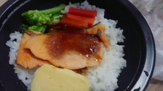 Japanese Food ข้าวหน้าปลาแชลม่อนย่าง Grilled Salmon with Sauce and Rice Japanesefood