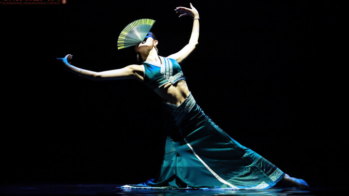 Solo Dance “Wei Wei San Die” | Central University for Nationalities