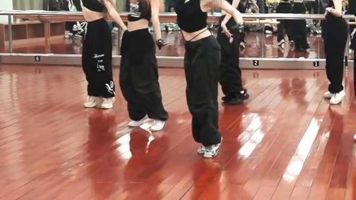 【Klub Tari Jalanan MaxPower dari Zhejiang Media College】BADVILLAIN