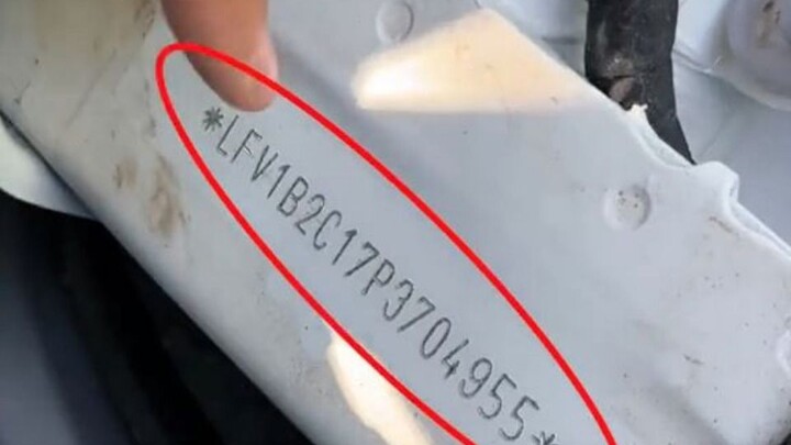 Dãy số này không ai có thể làm giả được, dù mua xe mới hay xe cũ thì nhất định phải chú ý kiểm tra n